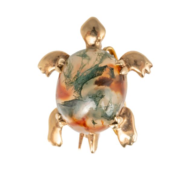 A 9CT GOLD AND MOSS AGATE BROOCH