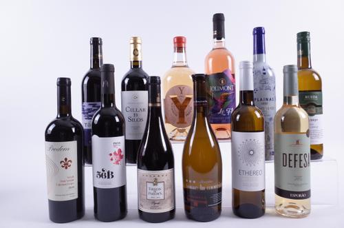 5 BOTTLES RED, 5 WHITE AND 2 ROSÉ WINE