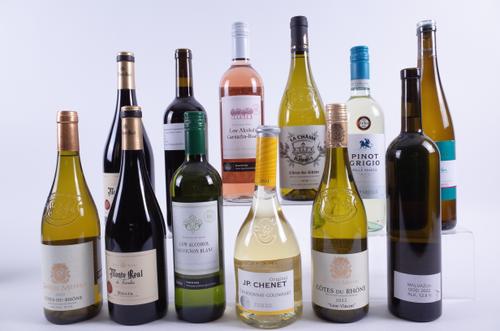 8 BOTTLES WHITE, 3 RED AND 1 ROSÉ WINE