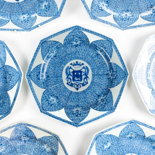 SEVEN CHINESE EXPORT BLUE AND WHITE ARMORIAL OCTAGONAL PLATES MADE FOR THE DUTCH MARKET (7)