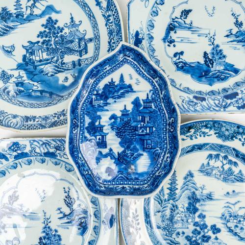 SIX ITEMS OF CHINESE EXPORT BLUE AND WHITE PORCELAIN (6)