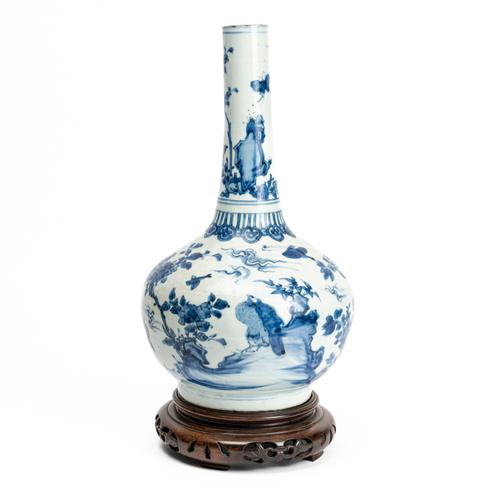 A CHINESE BLUE AND WHITE BOTTLE VASE
