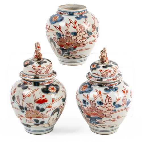 A MINIATURE JAPANESE IMARI GARNITURE OF THREE VASES AND TWO COVERS (5)