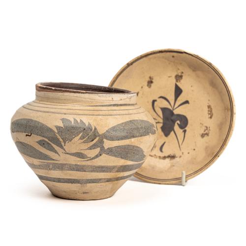 A CIZHOU TYPE POTTERY VASE (2)