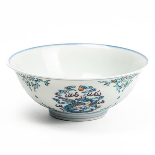 A CHINESE DOUCAI-STYLE SHALLOW BOWL