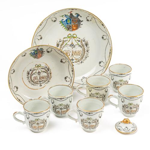 A CHINESE EXPORT ARMORIAL PART SERVICE (9)