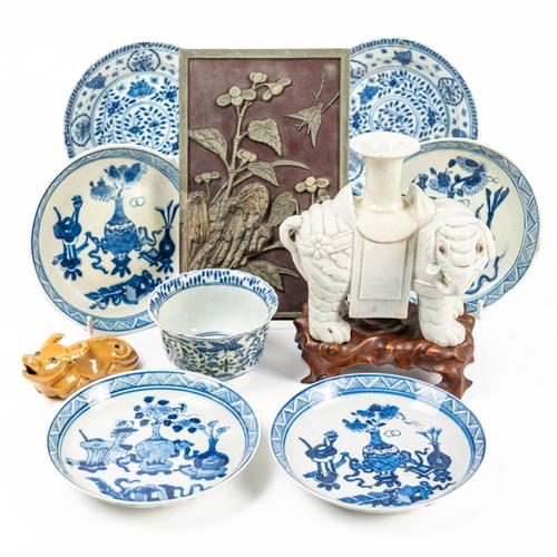 A GROUP OF CHINESE CERAMICS AND WORKS OF ART ( 13)