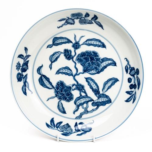 A CHINESE BLUE AND WHITE DISH