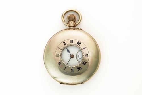 A GOLD MANUAL WIND HALF HUNTING CASED POCKET WACH