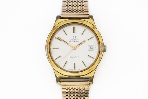 AN OMEGA AUTOMATIC GILT METAL FRONTED AND STEEL BACKED GENTLEMAN'S WRISTWATCH