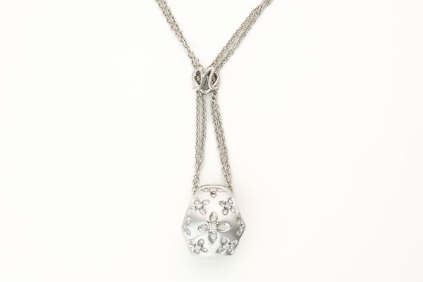 A WHITE GOLD AND DIAMOND DOUBLE CHAIN PENDANT NECKLACE