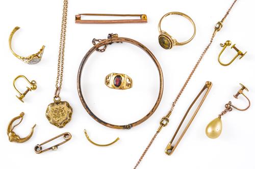 A GROUP OF JEWELLERY (19)