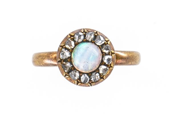 AN OPAL AND DIAMOND CLUSTER RING (2)