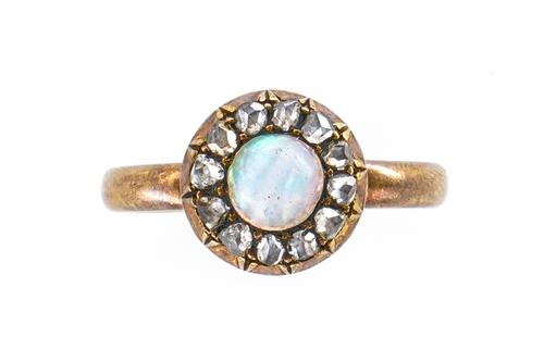 AN OPAL AND DIAMOND CLUSTER RING (2)