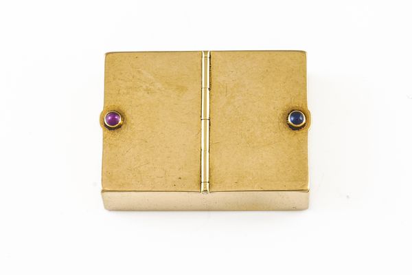 A GOLD RECTANGULAR TWIN COMPARTMENT BOX