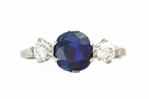A PLATINUM, SAPPHIRE AND DIAMOND THREE STONE RING
