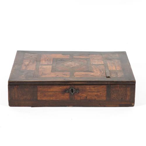 AN 18TH CENTURY CONTINENTAL PARQUETRY INLAID WALNUT AND BURR WOOD LACE BOX