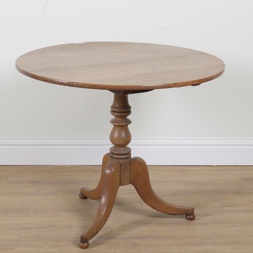 AN EARLY 20TH CENTURY OAK CIRCULAR SNAP TOP TRIPOD TABLE