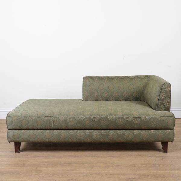 A 20TH CENTURY CHAISE LONGUE
