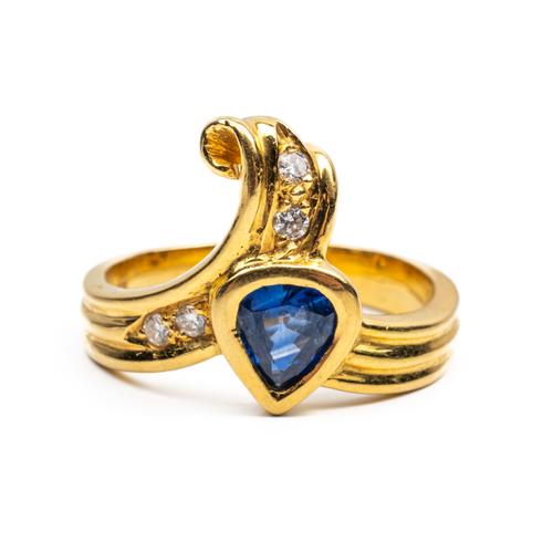 AN 18CT GOLD SAPPHIRE AND DIAMOND RING