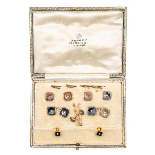 A YELLOW AND WHITE GOLD VARI COLOURED AGATE AND DIAMOND DRESS SET