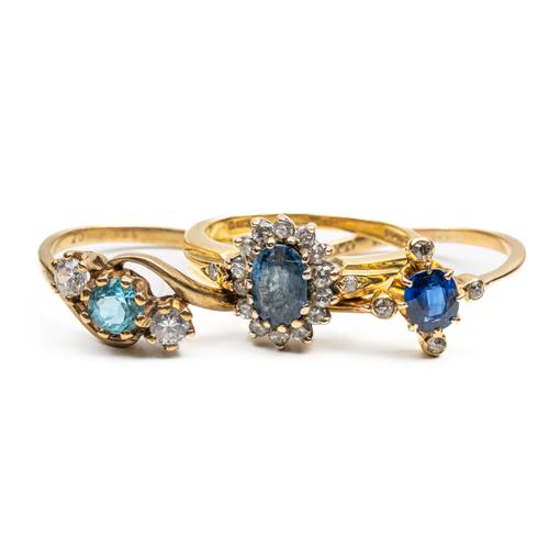 THREE BLUE GEMSET RINGS (3)