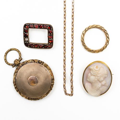 A GROUP OF JEWELLERY (5)