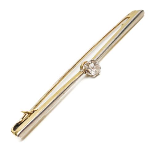 A GOLD AND PLATINUM FRONTED DIAMOND BAR BROOCH