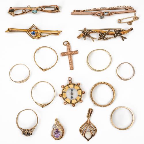 A GROUP OF MOSTLY 9CT GOLD JEWELLERY (16)
