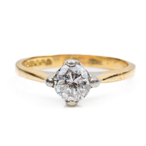 AN 18CT GOLD AND DIAMOND SINGLE STONE RING