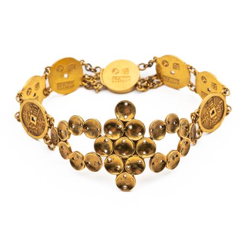 A CHINESE GOLD BRACELET