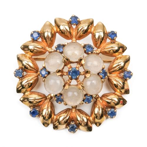 A GOLD, MOONSTONE AND SAPPHIRE BROOCH