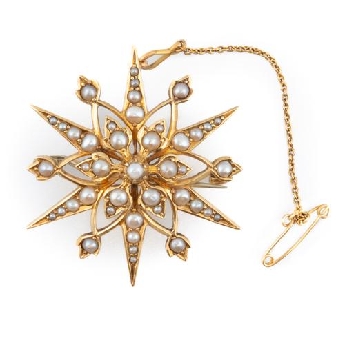A GOLD AND SEED PEARL BROOCH (2)