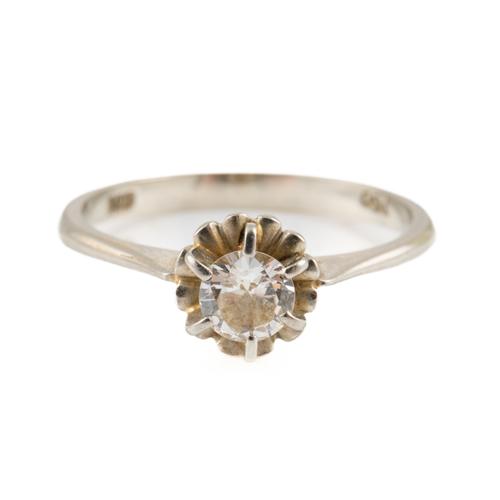 A WHITE GOLD AND DIAMOND SINGLE STONE RING