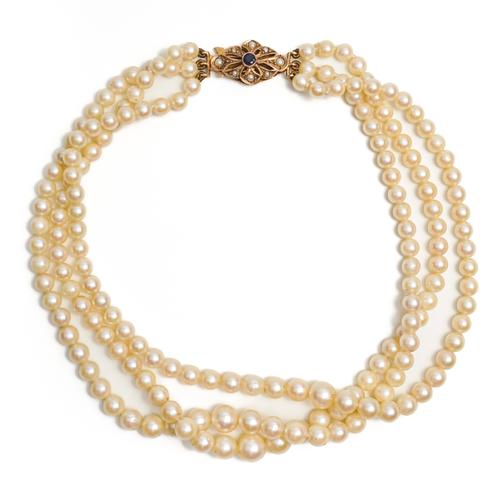 A THREE ROW NECKLACE OF GRADUATED CULTURED PEARLS