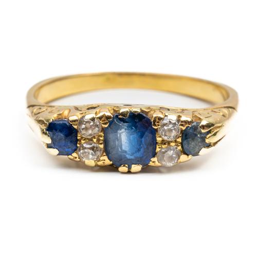 A GOLD, SAPPHIRE AND DIAMOND RING