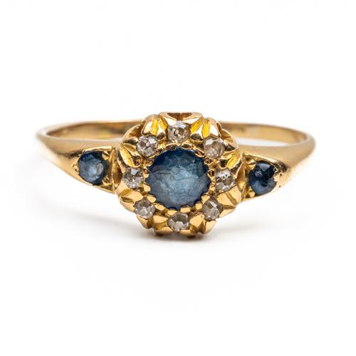 AN 18CT GOLD SAPPHIRE AND DIAMOND CLUSTER RING