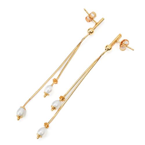 A PAIR OF PEARL DROP EARRINGS