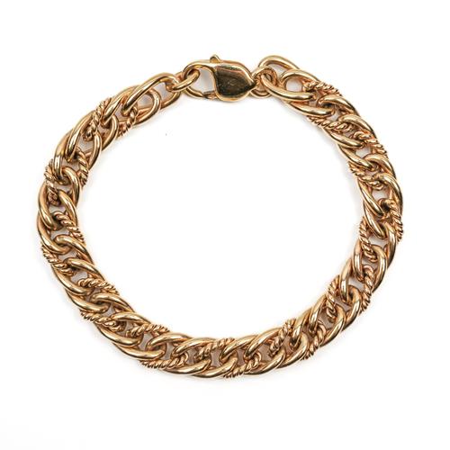 A 9CT GOLD CURB LINK BRACELET