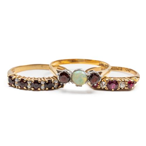 THREE GEM SET RINGS (3)