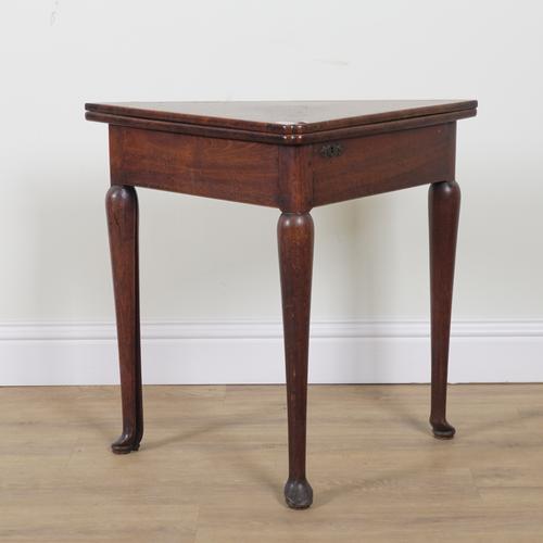A MID 18TH CENTURY MAHOGANY ‘HANDKERCHIEF’ FOLD OVER TABLE