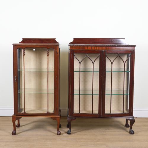 A 20TH CENTURY MAHOGANY TWO DOOR DISPLAY CABINET (2)