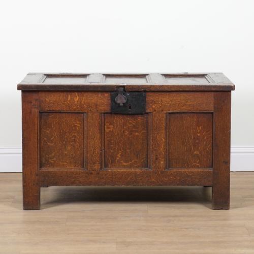 A 17TH CENTURY OAK COFFER