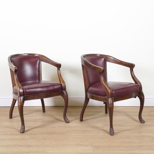 A PAIR OF EDWARDIAN STAINED BEECH TUB BACK EASY ARMCHAIRS (2)