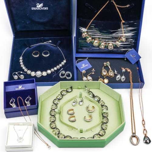 A COLLECTION SWAROVSKI CRYSTAL JEWELLERY (18)