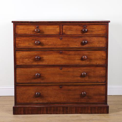 A VICTORIAN MAHOGANY CHEST OF DRAWERS