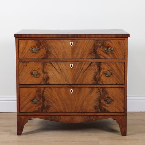 A GEORGE III  MAHOGANY CHEST OF DRAWERS