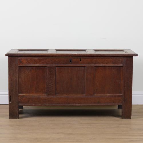 A 17TH CENTURY OAK COFFER
