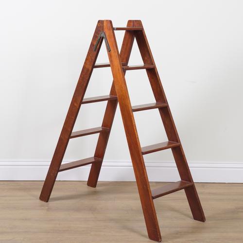 A SET OF EDWARDIAN MAHOGANY FOLDING FIVE RUNG LIBRARY STEPS