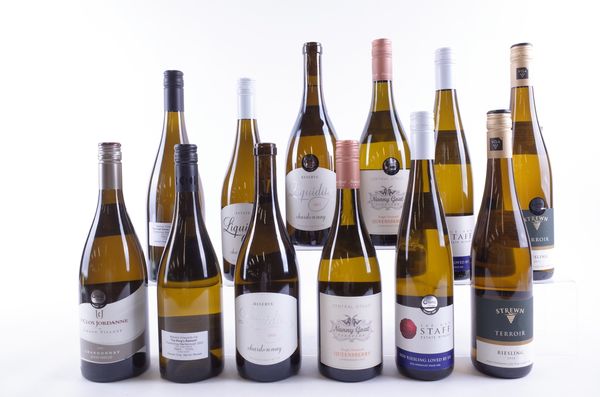 TWELVE BOTTLES CANADIAN AND NEW ZEALAND WHITE WINE